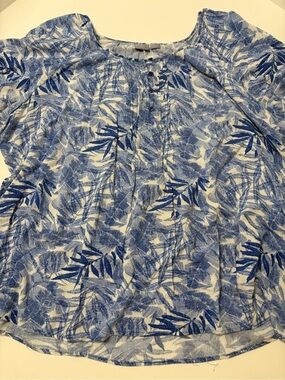 Laura Scott size 3X Blue and White Leaf-Print 1/4 Button Front Shirt